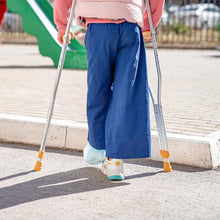 Load image into Gallery viewer, monicare Underarm Crutches for Youth 4'6" - 5'2" Aluminum Adjustable Lightweight Ergonomic Walking Crutches