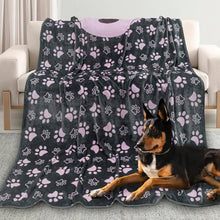 Load image into Gallery viewer, Gowyeg Dog Blankets for Large Dogs,Washable Pet Blanket, Soft Crate Bed with Paw Pattern for Kennel/Couch, Grey & Pink 80x60 Inch