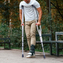 Load image into Gallery viewer, VEVOR Underarm Crutches, 13-Level Height Adjustable Underarm Walking Crutches, 1 Pair 300LBS