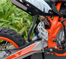 Load image into Gallery viewer, 125CC Venom Thunder Off-Road Dirt Bike, 4-Speed Manual, Headlight Installed, Orange, Thick Frame (Black)