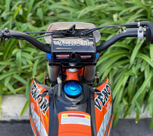 Load image into Gallery viewer, 125CC Venom Thunder Off-Road Dirt Bike, 4-Speed Manual, Headlight Installed, Orange, Thick Frame (Black)