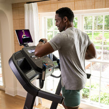 Load image into Gallery viewer, Horizon Fitness 7.0AT Treadmill
