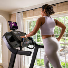 Load image into Gallery viewer, Horizon Fitness 7.0AT Treadmill