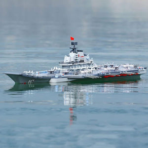 RC Boat, 2.4Ghz RC Water Aircraft Carrier, 30KM/H High-Speed RC Aircraft Carrier, RC Battleship Suitable for Swimming Pools and Lakes