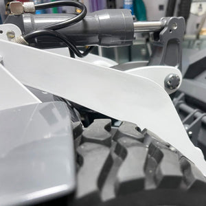 1/14 RC Hydraulic Wheeled Loader 580 RTR RC Construction Vehicle 4-Way Reversing Valve (White-with-Smoke)