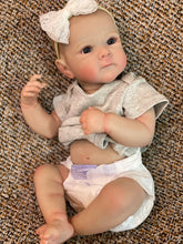 Load image into Gallery viewer, 50cm Collectible Lifelike Realistic Art Reborn Dolls muñecas reborn
