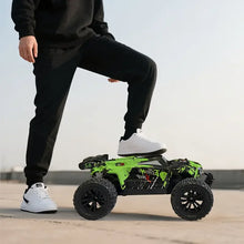 Load image into Gallery viewer, High-speed remote-controlled car, 1:18 scale remote-controlled monster off-road vehicle, durable body suitable for various terra
